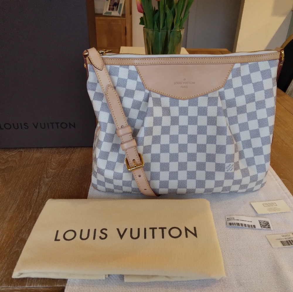 SOLD Louis Vuitton Siracusa MM